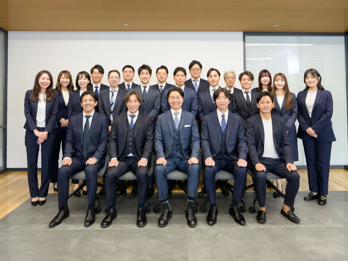 株式会社M&A FORCEの社員全員の集合写真